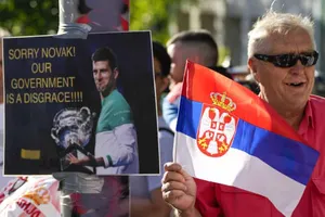 Người hâm mộ Australia ủng hộ Djokovic và chỉ trích chính phủ của mình