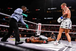 Jake Paul hạ KO Tyron Woodley trong trận tái chiến