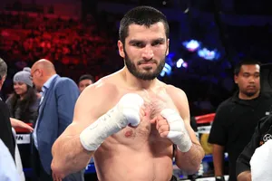 Dù có hộ chiếu Canada, Beterbiev vẫn "đậm chất Nga"