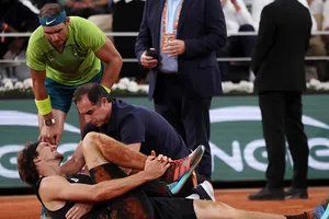 Nadal hỏi thăm Zverev