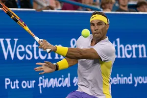 Nadal phải thi đấu với tình trạng cơ bụng không thoải mái