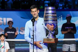 Djokovic thể hiện phong độ "nhất phẩm", giành chiếc cúp hoành tráng
