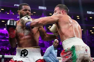 Caleb hạ KO Dirrell và sau đó...