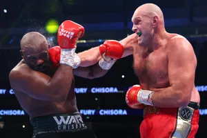 Fury đấm trúng Chisora