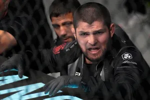 Khabib bên góc đài Makhachev