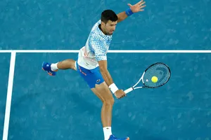 Djokovic vượt qua thách thức để giành chiến thắng