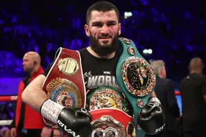 Beterbiev vẫn giữ 3 đai vô địch thế giới dưới nhẹ 