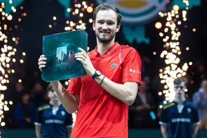 Medvedev và chiếc cúp vô địch Rotterdam Open