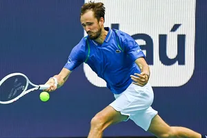 Medvedev lọt vào chung kết