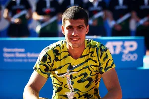 Alcaraz và chiếc cúp vô địch Barcelona Open