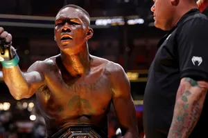 Adesanya đang là Đương kim vô địch hạng trung UFC