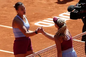 Sabalenka bắt tay Andreeva