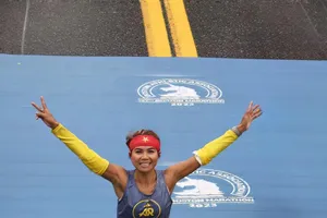 Võ Thanh Nga (Nga Võ): Nữ runner Việt Nam đeo cờ đỏ sao vàng vượt qua giới hạn bản thân - chinh phục Boston Marathon