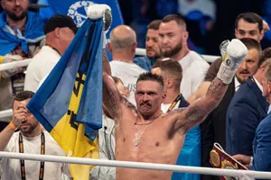 Usyk ăn mừng chiến thắng, nhưng trước đó...