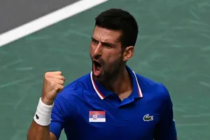 Djokovic quay trở lại và chiến thắng