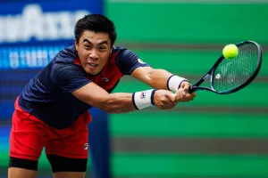 Nakashima gây bất ngờ chấn động