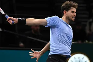 Thiem tung cú trái tay 1 tay chống lại Wawrinka