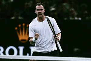 Safiullin bất ngờ loại Alcaraz