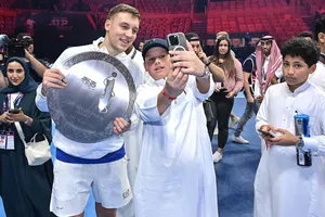 Hamad vô địch Next Gen ATP Finals và được khán giả nhí ái mộ
