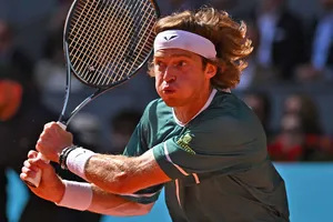 Rublev vượt qua Fritz, giành vé chung kết