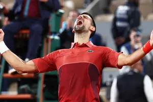 Djokovic ăn mừng xúc động