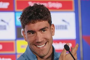 Vlahovic trả lời phỏng vấn phóng viên