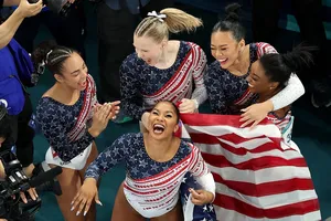 Niềm vui chiến thắng của Biles và các đồng đội