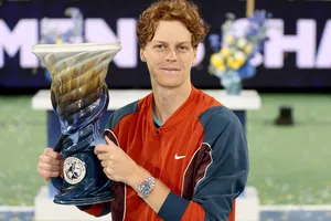 Sinner với chiếc cúp Cincinnati Masters