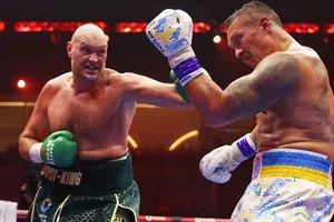 Fury và Usyk trong trận đấu đầu tiên