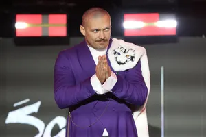 Usyk xuất hiện lịch lãm trước trận tái đấu với Fury