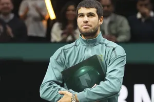 Alcaraz tươi tắn với danh hiệu trong nhà đầu tiên