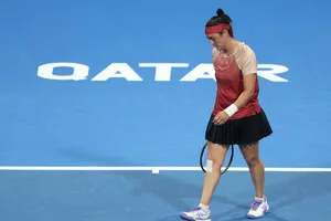Jabeur trên sân đấu tại Qatar Open