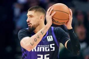 Len trong màu áo của Sacramento Kings