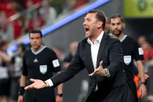 HLV Popovic trong trận thắng Indonesia