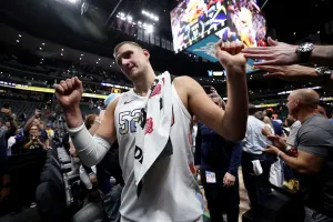 Jokic vui mừng với chiến thắng