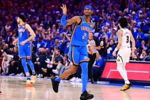 Gilgeous-Alexander tỏa sáng đưa đội nhà vào CK miền