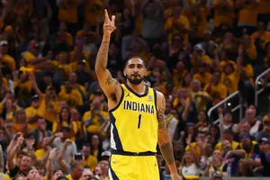 Toppin của Indiana ăn mừng chiến thắng