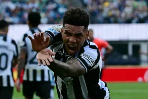 Jesus ăn mừng sau khi ghi bàn vào lưới đội bóng Mỹ