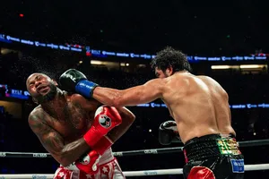 Ramirez đấm trúng mặt Dorticos