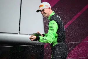 "Hulk" ăn mừng chiến thắng