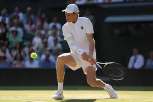 Sinner "hủy diệt" Djokovic ở bán kết