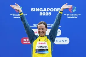 Johnson giành chiến thắng