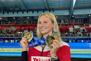 McIntosh khoe 4 tấm HCV