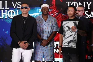 Ferguson (trái) vả Tiktoker Papi