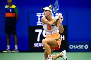 Vondrousova xuất sắc loại Rybakina
