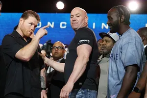 Crawford (phai sẽ đấu Canelo vào cuối tuần này