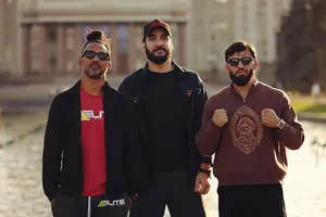 Tsarukyan (phải) ở Moscow