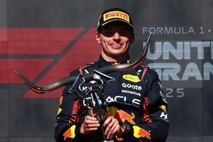 Verstappen giành chiến thắng thứ 3/4 chặng đua gần đây