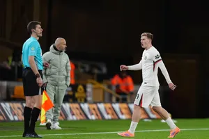 Delap bị đuổi khỏi sân đấu