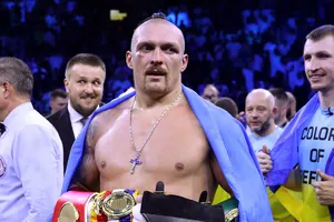 Usyk bỏ đai WBO
